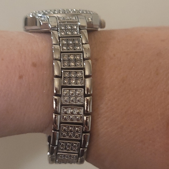 "Iced" Rhinestone Quartz Watch *Comes With Free Gift* - Picture 8 of 11